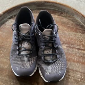 On Cloud, Size 8, Color Light Purple